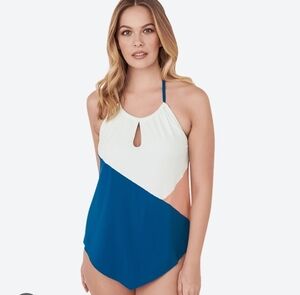 NEW Size Medium LA VIE EN ROSE bathing suit top